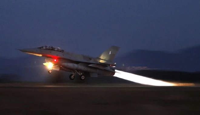 Δέος! F-16: Τα ‘γεράκια’ του Αιγαίου πετούν και στο απόλυτο σκοτάδι – Βίντεο